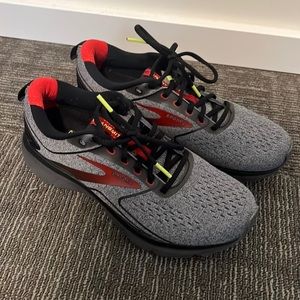 Like New Mens Brooks Transmit 3